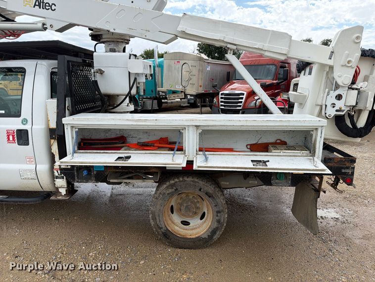 image for item YA3287 2016 Ford F550 Super Duty bucket truck