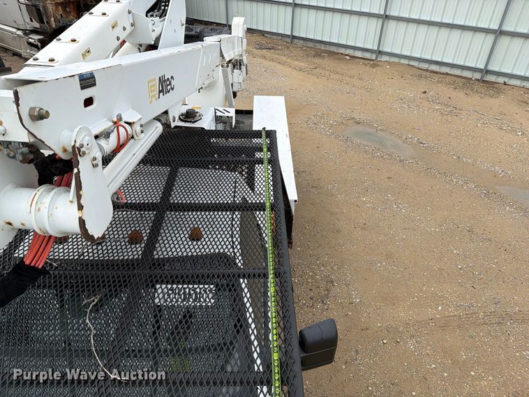 image for item YA3287 2016 Ford F550 Super Duty bucket truck