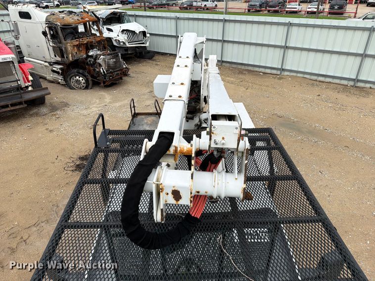 image for item YA3287 2016 Ford F550 Super Duty bucket truck