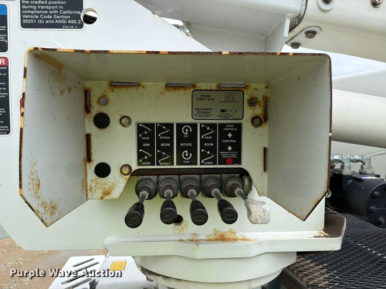 image for item YA3287 2016 Ford F550 Super Duty bucket truck