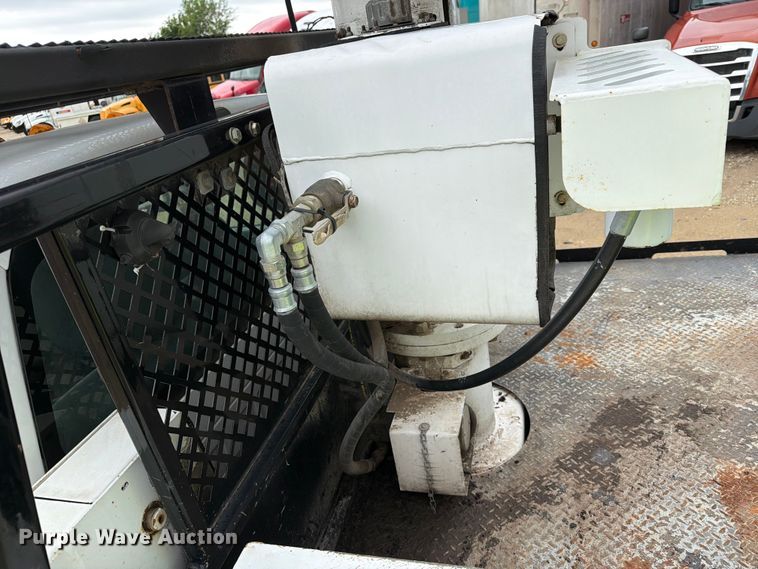 image for item YA3287 2016 Ford F550 Super Duty bucket truck