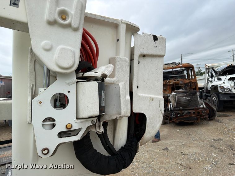 image for item YA3287 2016 Ford F550 Super Duty bucket truck