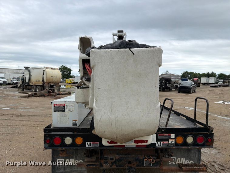 image for item YA3287 2016 Ford F550 Super Duty bucket truck