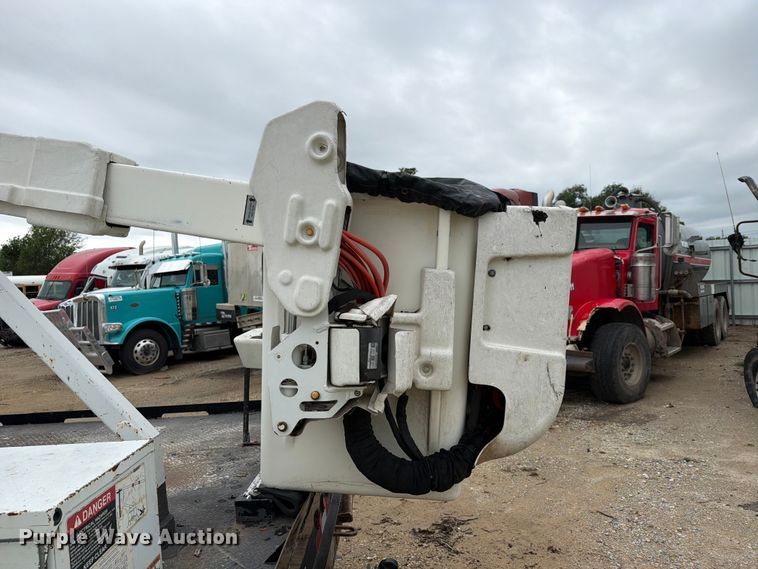 image for item YA3287 2016 Ford F550 Super Duty bucket truck
