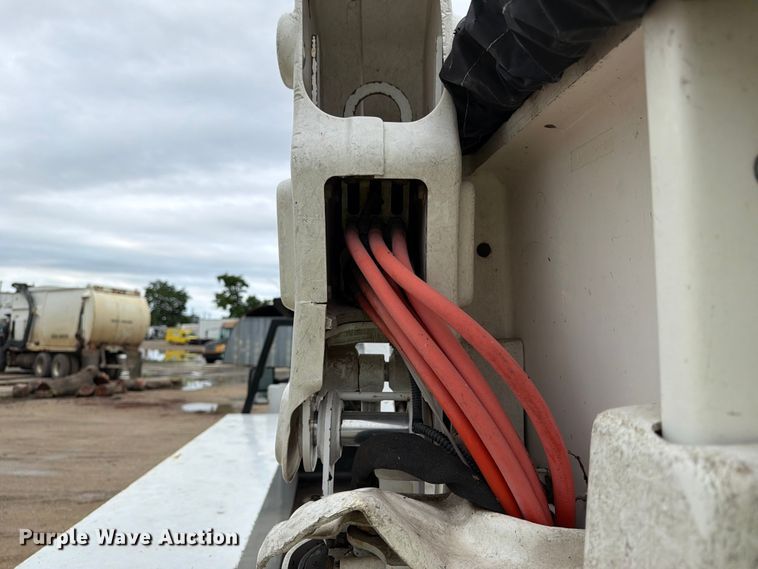 image for item YA3287 2016 Ford F550 Super Duty bucket truck