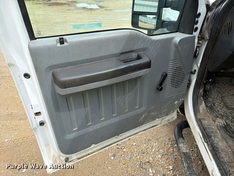 image for item YA3287 2016 Ford F550 Super Duty bucket truck