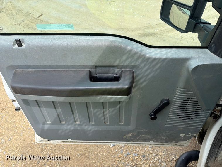 image for item YA3287 2016 Ford F550 Super Duty bucket truck