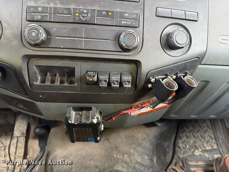 image for item YA3287 2016 Ford F550 Super Duty bucket truck