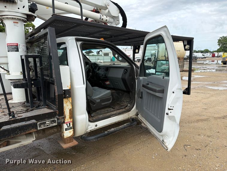 image for item YA3287 2016 Ford F550 Super Duty bucket truck