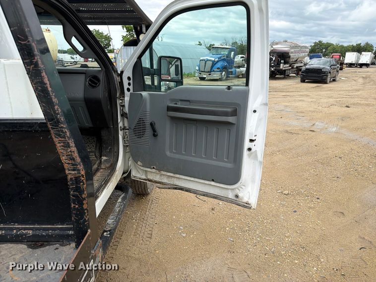 image for item YA3287 2016 Ford F550 Super Duty bucket truck