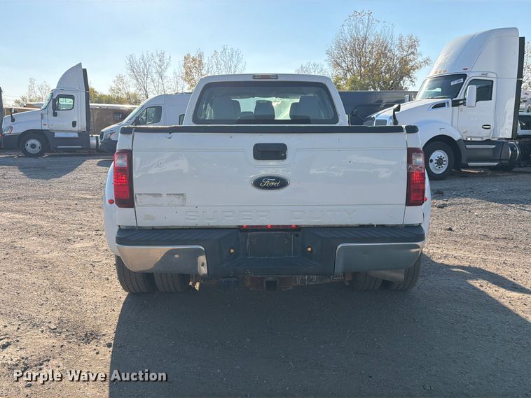 image for item YA5136 2015 Ford F350 Super Duty Crew Cab pickup truck