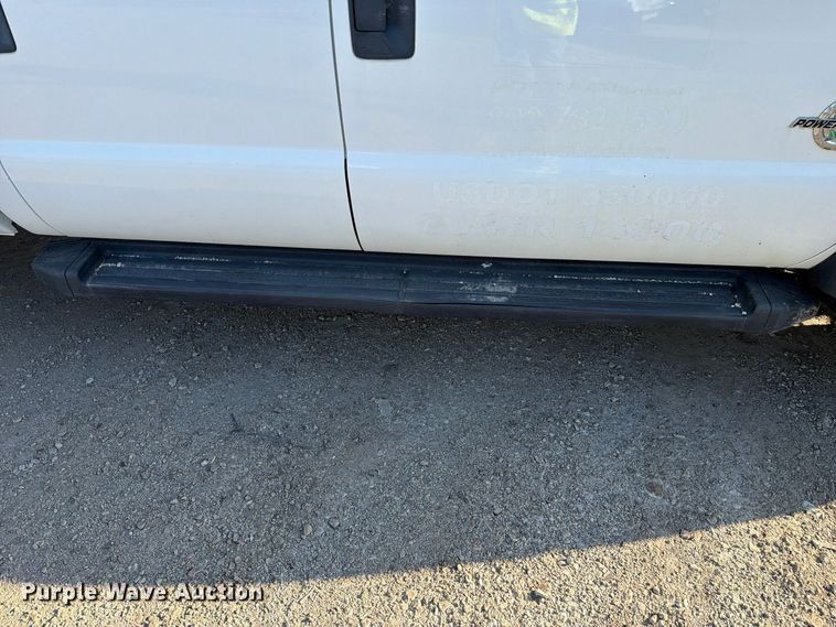 image for item YA5136 2015 Ford F350 Super Duty Crew Cab pickup truck