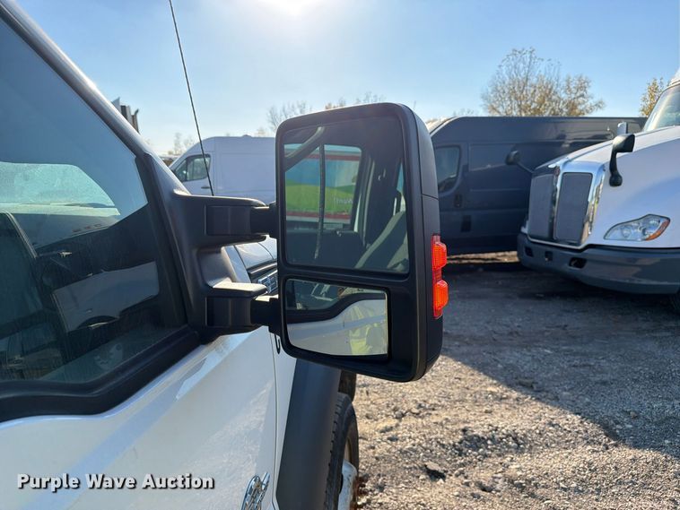 image for item YA5136 2015 Ford F350 Super Duty Crew Cab pickup truck