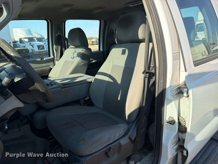 image for item YA5136 2015 Ford F350 Super Duty Crew Cab pickup truck