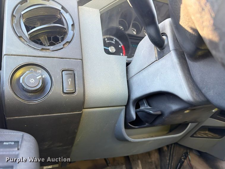 image for item YA5136 2015 Ford F350 Super Duty Crew Cab pickup truck