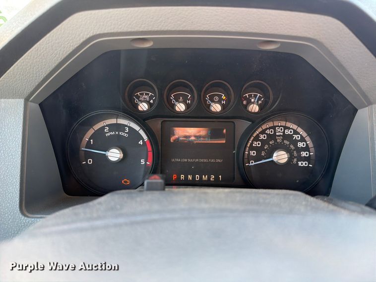 image for item YA5136 2015 Ford F350 Super Duty Crew Cab pickup truck