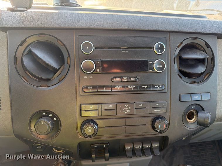 image for item YA5136 2015 Ford F350 Super Duty Crew Cab pickup truck