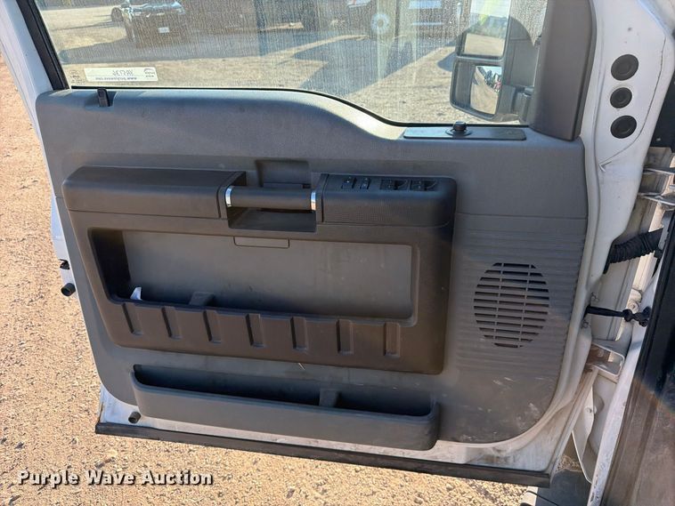 image for item YA5136 2015 Ford F350 Super Duty Crew Cab pickup truck