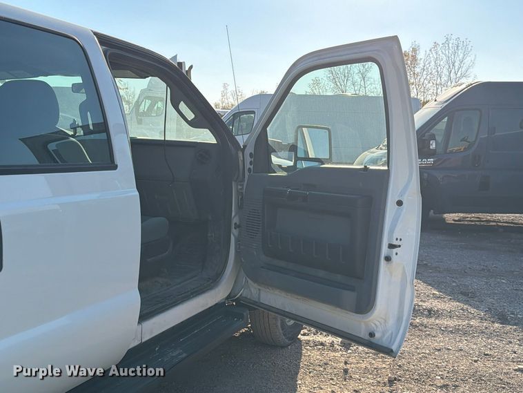 image for item YA5136 2015 Ford F350 Super Duty Crew Cab pickup truck