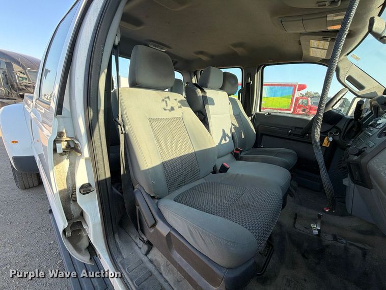 image for item YA5136 2015 Ford F350 Super Duty Crew Cab pickup truck