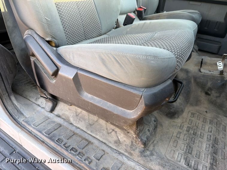image for item YA5136 2015 Ford F350 Super Duty Crew Cab pickup truck