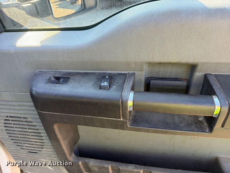 image for item YA5136 2015 Ford F350 Super Duty Crew Cab pickup truck