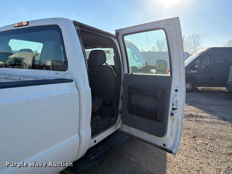 image for item YA5136 2015 Ford F350 Super Duty Crew Cab pickup truck