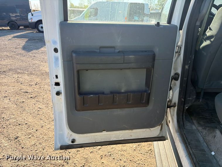 image for item YA5136 2015 Ford F350 Super Duty Crew Cab pickup truck