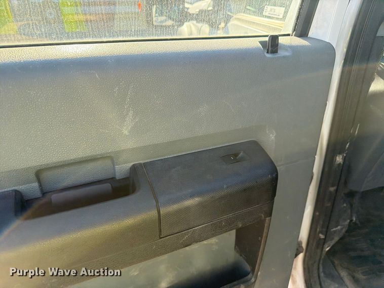 image for item YA5136 2015 Ford F350 Super Duty Crew Cab pickup truck