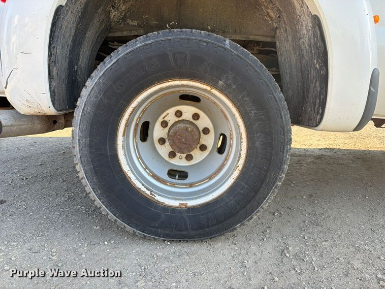 image for item YA5136 2015 Ford F350 Super Duty Crew Cab pickup truck