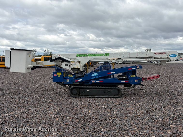 image for item YA5155 2016 Versalift MA53TD tracked boom lift