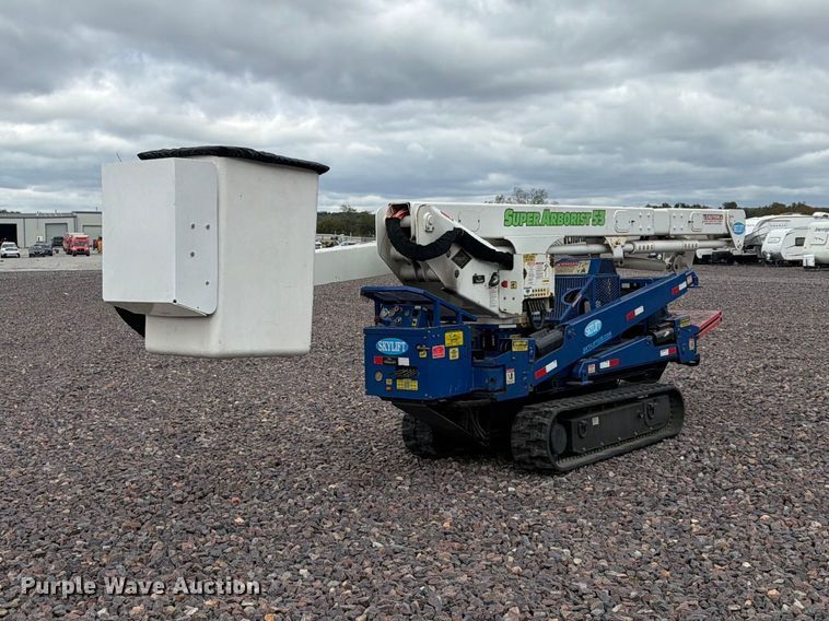 image for item YA5155 2016 Versalift MA53TD tracked boom lift