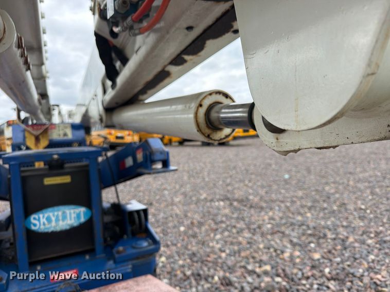 image for item YA5155 2016 Versalift MA53TD tracked boom lift