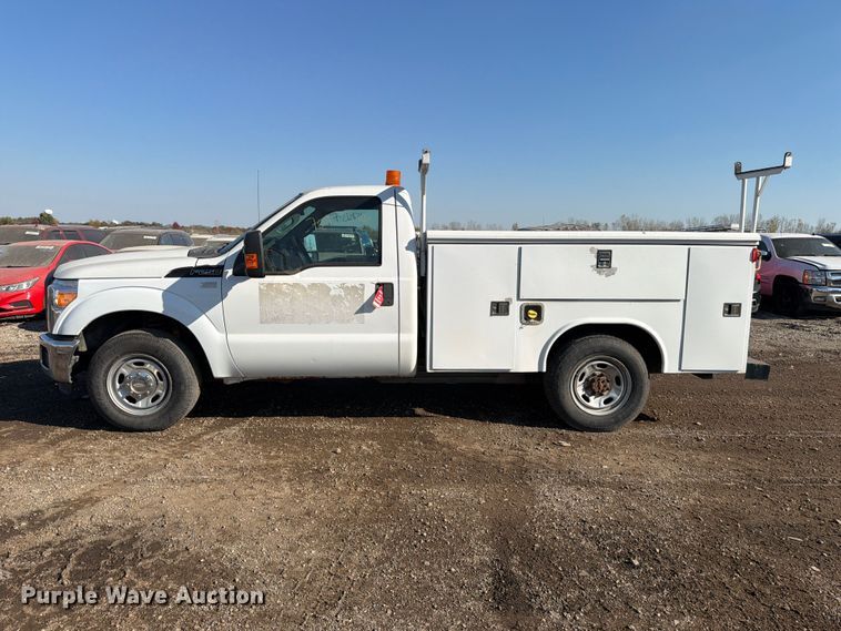 image for item YA5305 2012 Ford F250 Super Duty utility bed pickup truck