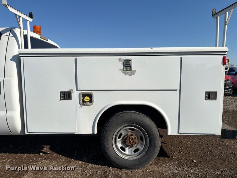 image for item YA5305 2012 Ford F250 Super Duty utility bed pickup truck