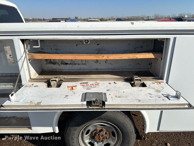 image for item YA5305 2012 Ford F250 Super Duty utility bed pickup truck