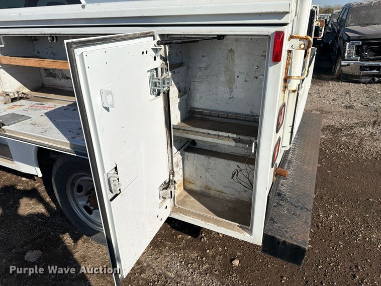 image for item YA5305 2012 Ford F250 Super Duty utility bed pickup truck