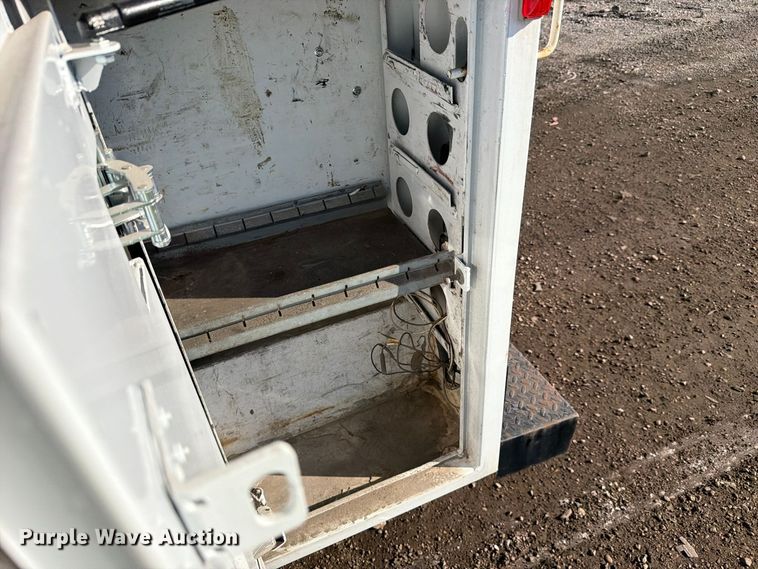 image for item YA5305 2012 Ford F250 Super Duty utility bed pickup truck