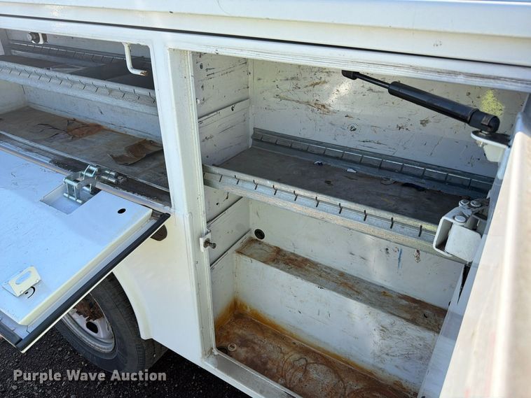 image for item YA5305 2012 Ford F250 Super Duty utility bed pickup truck
