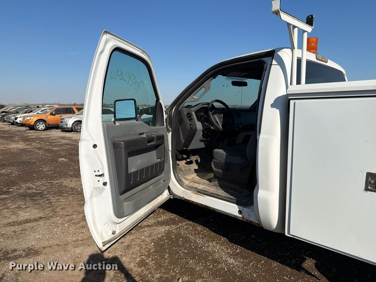image for item YA5305 2012 Ford F250 Super Duty utility bed pickup truck