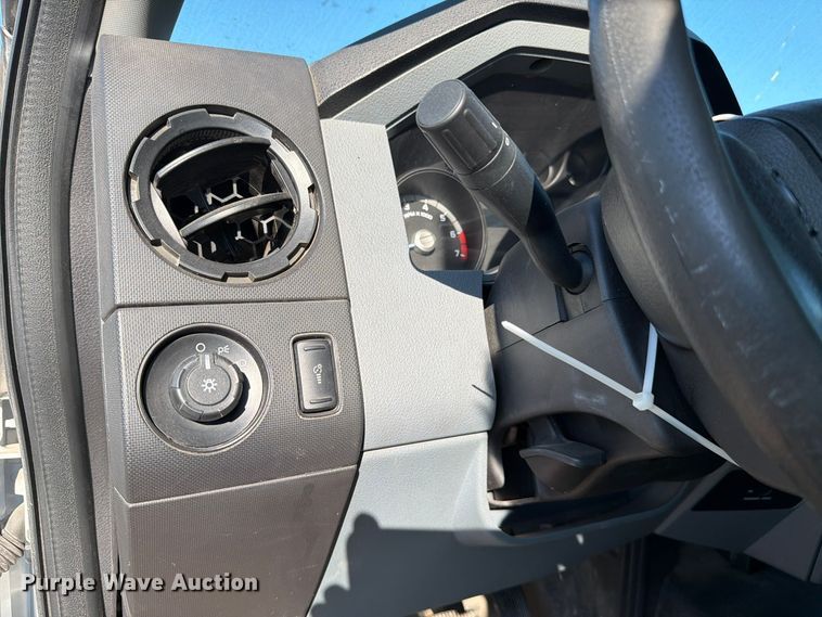 image for item YA5305 2012 Ford F250 Super Duty utility bed pickup truck