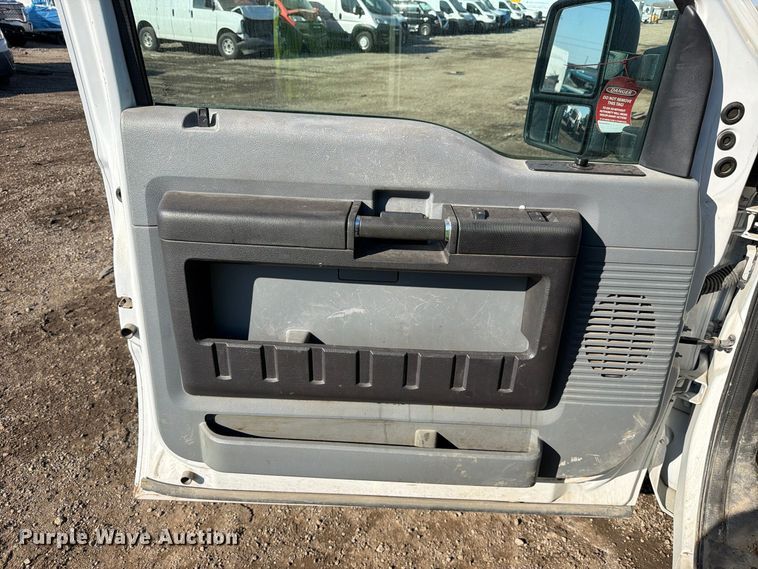 image for item YA5305 2012 Ford F250 Super Duty utility bed pickup truck