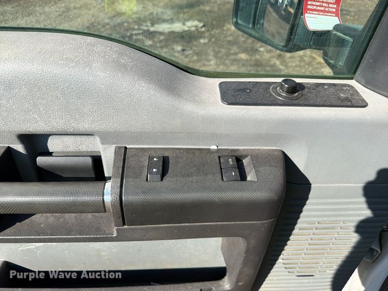 image for item YA5305 2012 Ford F250 Super Duty utility bed pickup truck