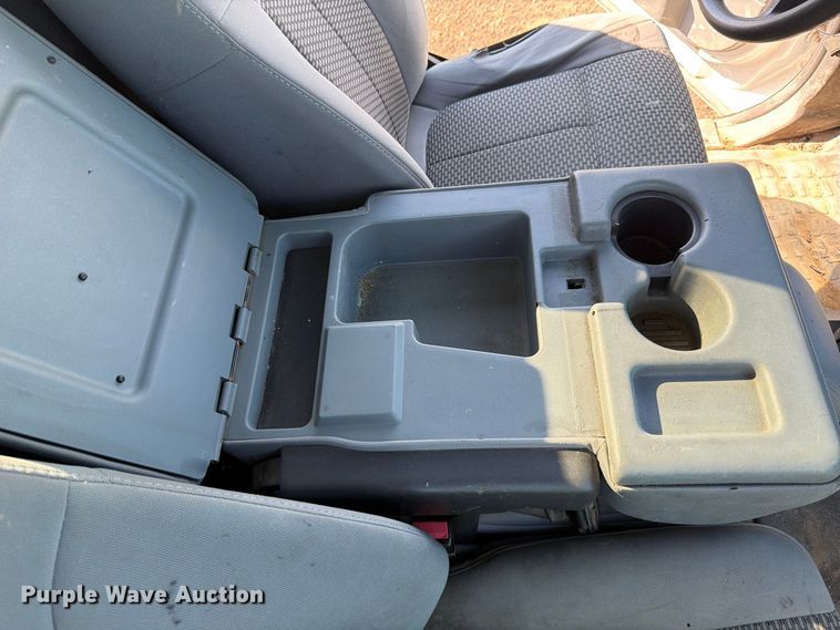 image for item YA5305 2012 Ford F250 Super Duty utility bed pickup truck
