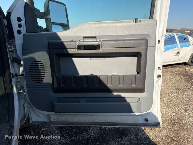image for item YA5305 2012 Ford F250 Super Duty utility bed pickup truck