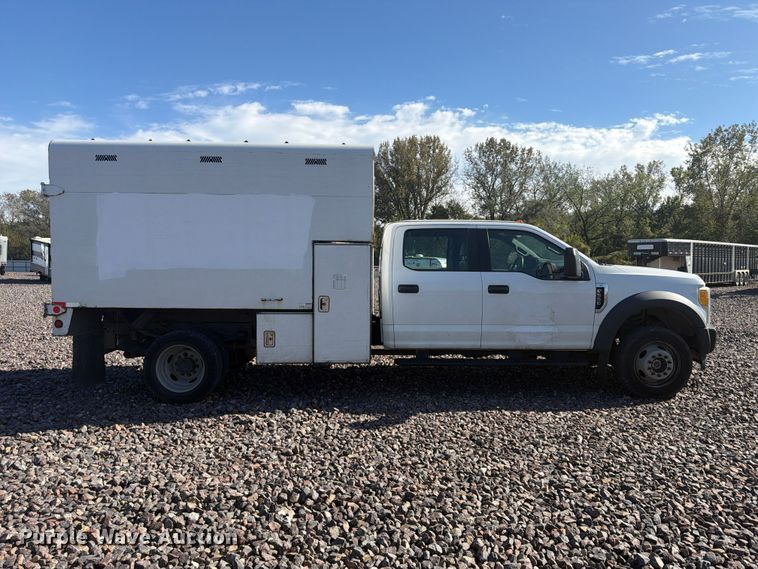 image for item YA5343 2017 Ford F550 Super Duty Ext. Cab chipper truck