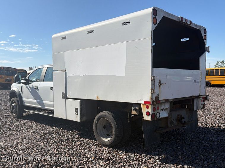 image for item YA5343 2017 Ford F550 Super Duty Ext. Cab chipper truck