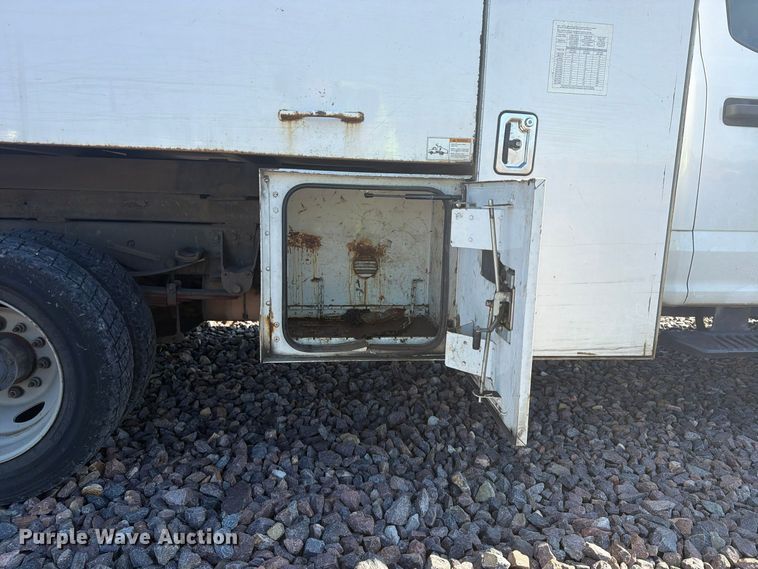 image for item YA5343 2017 Ford F550 Super Duty Ext. Cab chipper truck