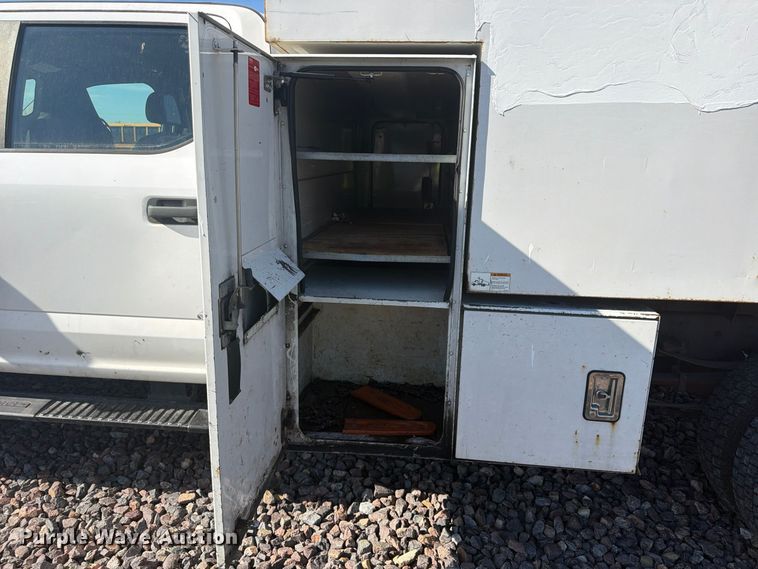image for item YA5343 2017 Ford F550 Super Duty Ext. Cab chipper truck