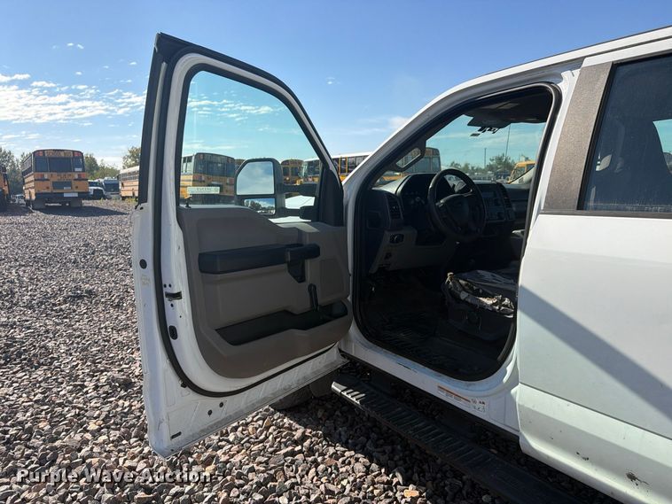 image for item YA5343 2017 Ford F550 Super Duty Ext. Cab chipper truck